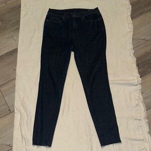 Dark Blue Skinny Jeans with Tapered Legs and Stretchy Fabric